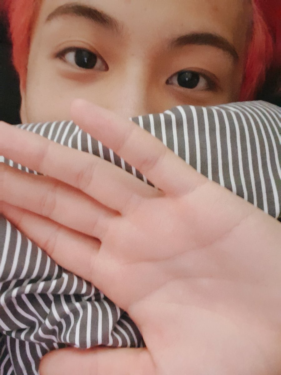 buubujess's tweet photo. mark lee showed us mercy by covering half of his face god knows he hasn't shaved in days twitter would go crazy if we all see his stubble https://t.co/BJNlemDGye