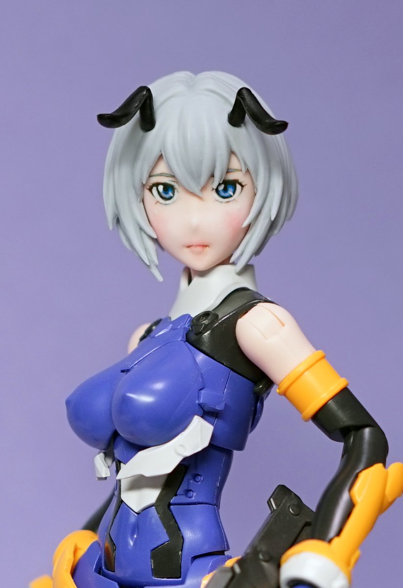 のらくろ 雛蜂瑠璃さん通常フェイスの輪郭修正 アイペ完成しました Youtubeでアニメ見たり原作ブックストアで購入したりすっかり瑠璃さんに惚れこんでしまいつい W パーツもかなり形状弄ってます 塗ってみたらアニメ寄りに 雰囲気そこそこ出てる