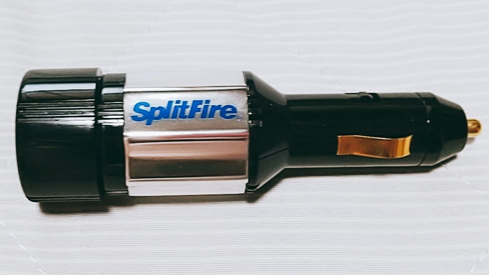 バージニオン カーオカルトグッズsplitfire Supershot パワーアップユニット シガーソケットに挿すだけで燃費up トルクもup 笑 結局効果の程は分かりませんでしたが先代の車から干支1周の年月挿しっぱなしだったのでまだ綺麗だけど流石にもう古いだ