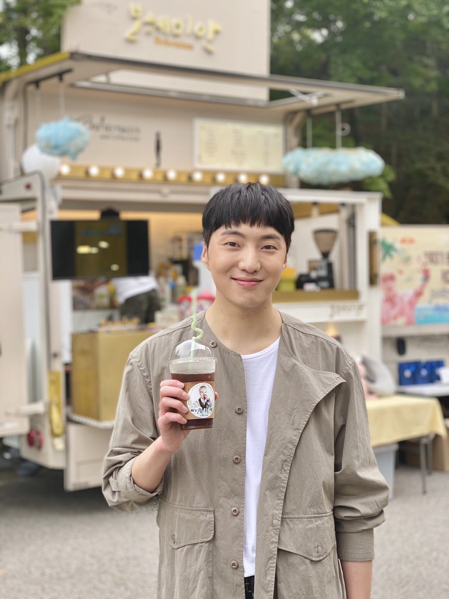 official_yoon_'s tweet photo. 덕분에 고맙다는 소리를 몇 번을 듣는지 ....🥺 촬영 잘할게요 고마워요🙏🏻💪🏻😭💙 https://t.co/CvRW5MGVxu