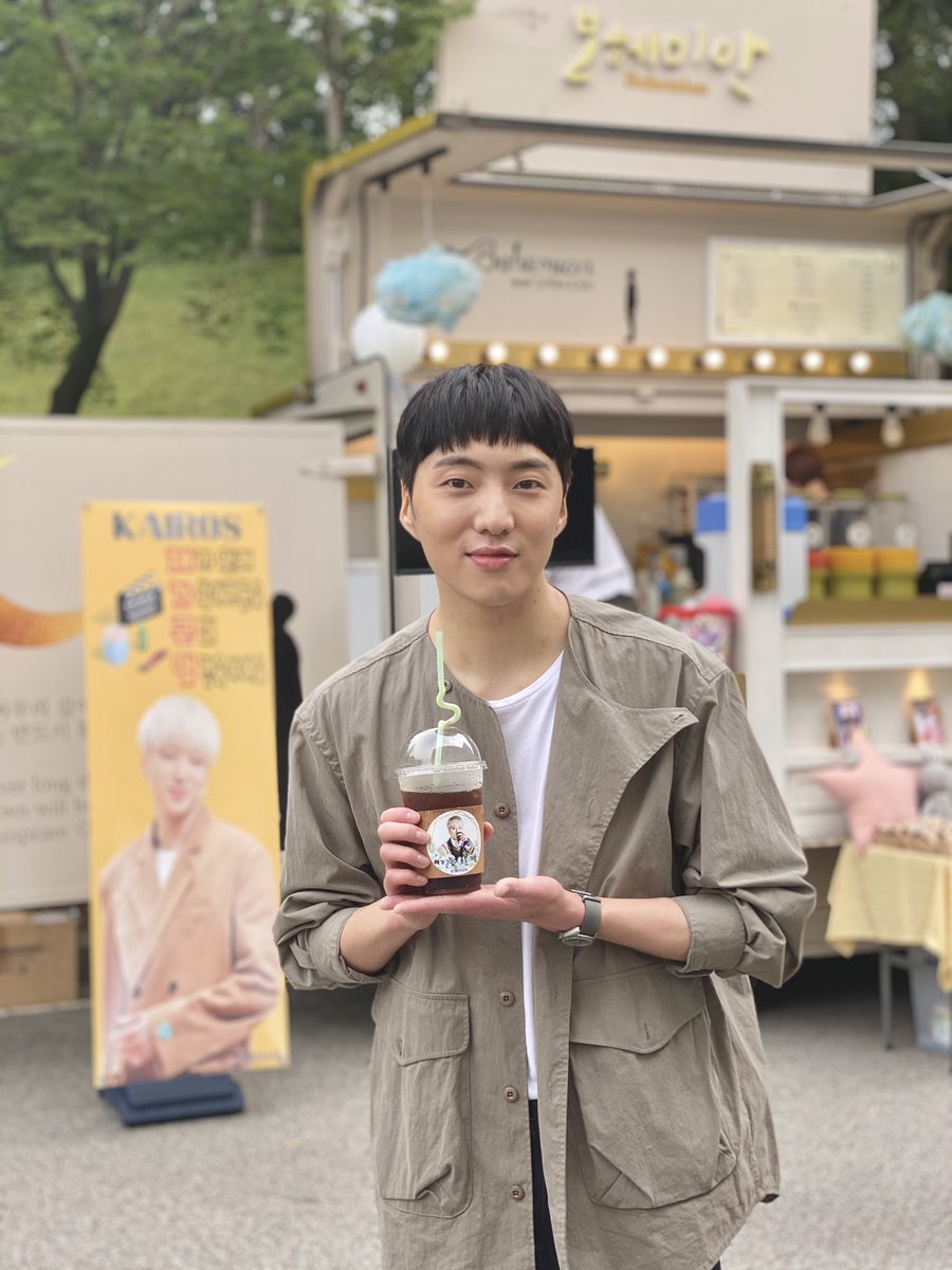 official_yoon_'s tweet photo. 덕분에 고맙다는 소리를 몇 번을 듣는지 ....🥺 촬영 잘할게요 고마워요🙏🏻💪🏻😭💙 https://t.co/CvRW5MGVxu
