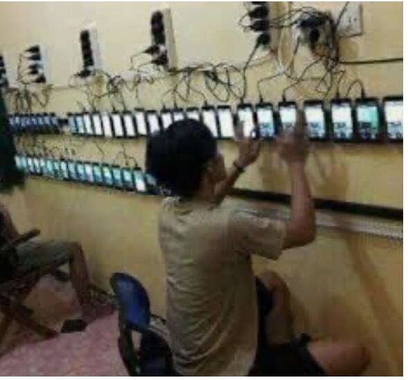 henrysubiakto's tweet photo. Kalau yg nyerang  model buzzernya seperti dalam foto ini, dimana satu orang mengendalikan bnyk akun, ya hasilnya volume serangannya mmg banyak, tapi apa yg tjd di medsos tdk sesuai fakta, jauh dr realitas sosial. https://t.co/65jYqzDXif