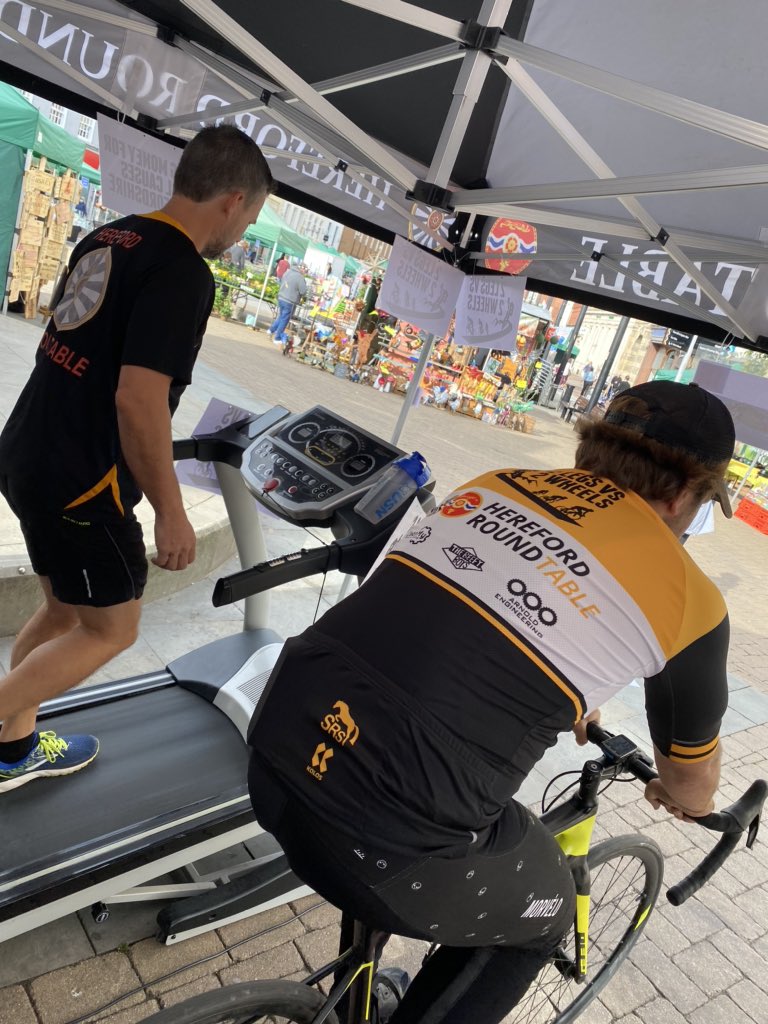 And the boys are off! 🚴🏻‍♂️🏃🏻‍♂️

Come and see us today in High Town Hereford. 

#2legsvs2wheels #roundtable #domore