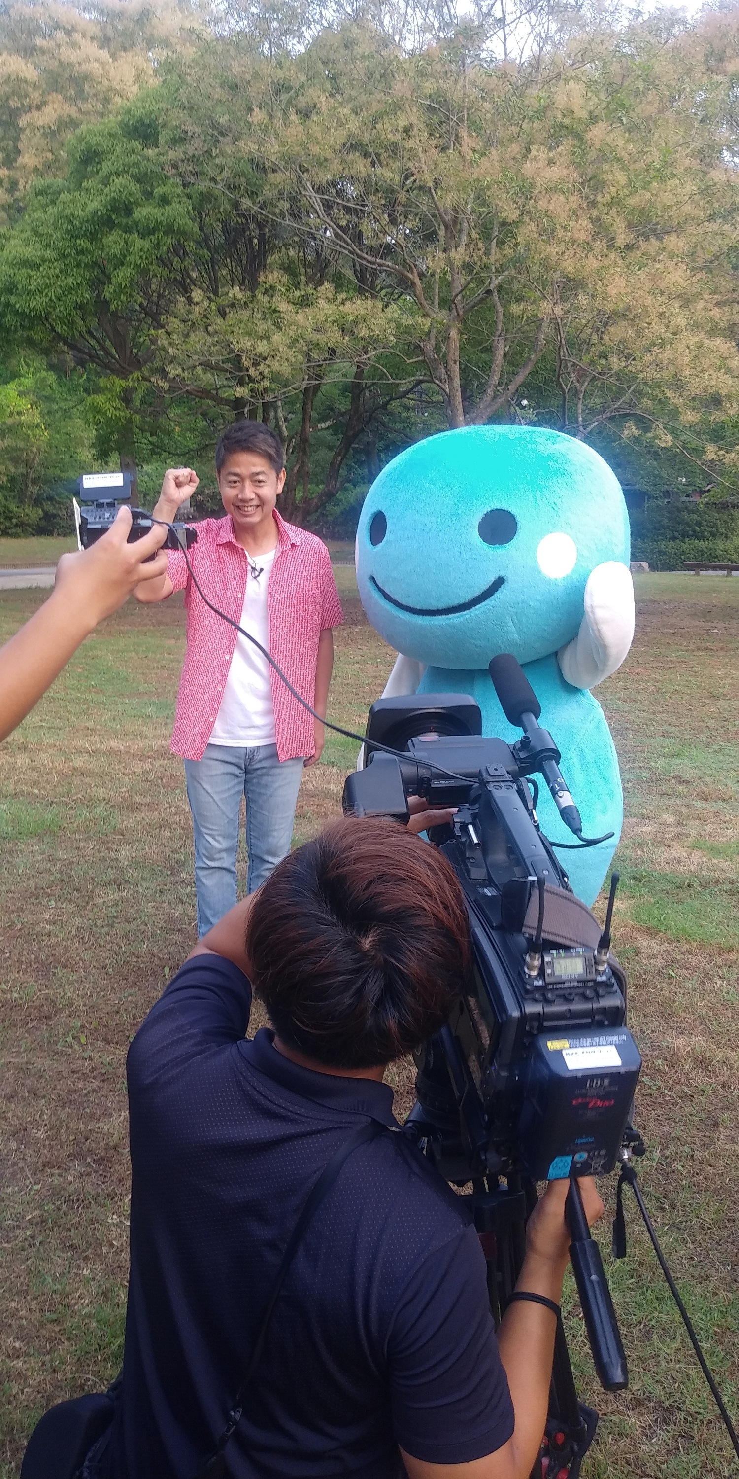 高知県広報広聴課 テレビ特別番組 産業振興計画広報番組 産振でつながる高知 つなげる未来 第4期産業振興計画 明日16 30 17 25 高知放送 番組ゲストの土佐かつおさんが農業分野における最先端の取り組みを紹介する他 デジタル技術を活用した遠隔