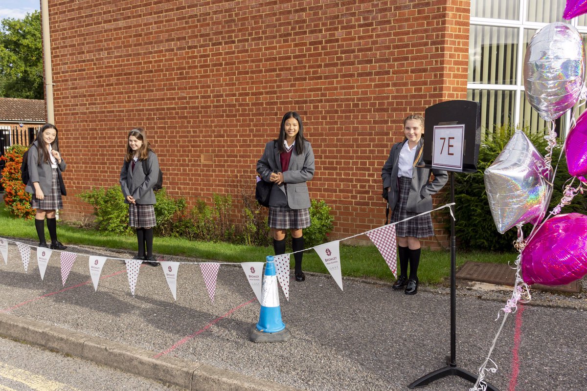 angelamdrew's tweet photo. An @bromleyhs first day like no other but a Year 7 radiating true Bromley High spirit from the start - happy, enthusiastic, committed and fun. #FidesetOpera These girls will fly high! https://t.co/VvewMVeduT
