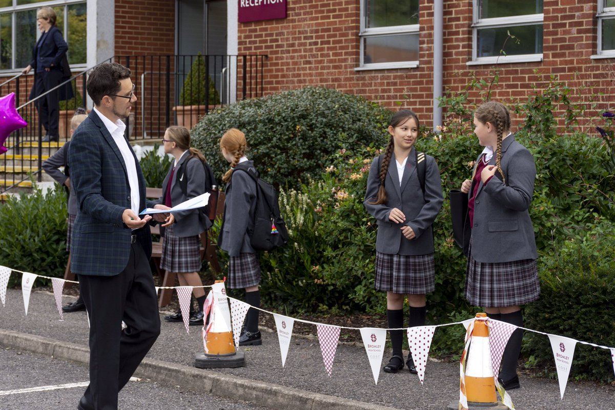angelamdrew's tweet photo. An @bromleyhs first day like no other but a Year 7 radiating true Bromley High spirit from the start - happy, enthusiastic, committed and fun. #FidesetOpera These girls will fly high! https://t.co/VvewMVeduT