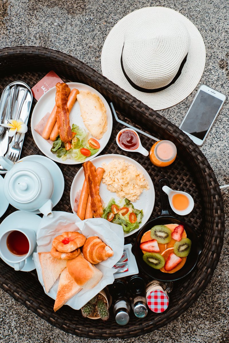 TEAWPAP's tweet photo. floating breakfast สั่งเพิ่มกับทางโรงเเรม เซตสำหรับ 2 คน ราคา 599.- คุ้มมากกกกก https://t.co/kXEzmb1JQH