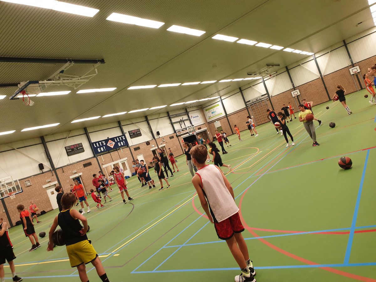 ball_contact's tweet photo. Ook in het weekend gaan onze werkzaamheden door! Dit weekend #basketballpromotie in @gem_Eindhoven bij @AlmonteBbal   #beweegbeleving #passthepassion https://t.co/pDpxNaT1ch