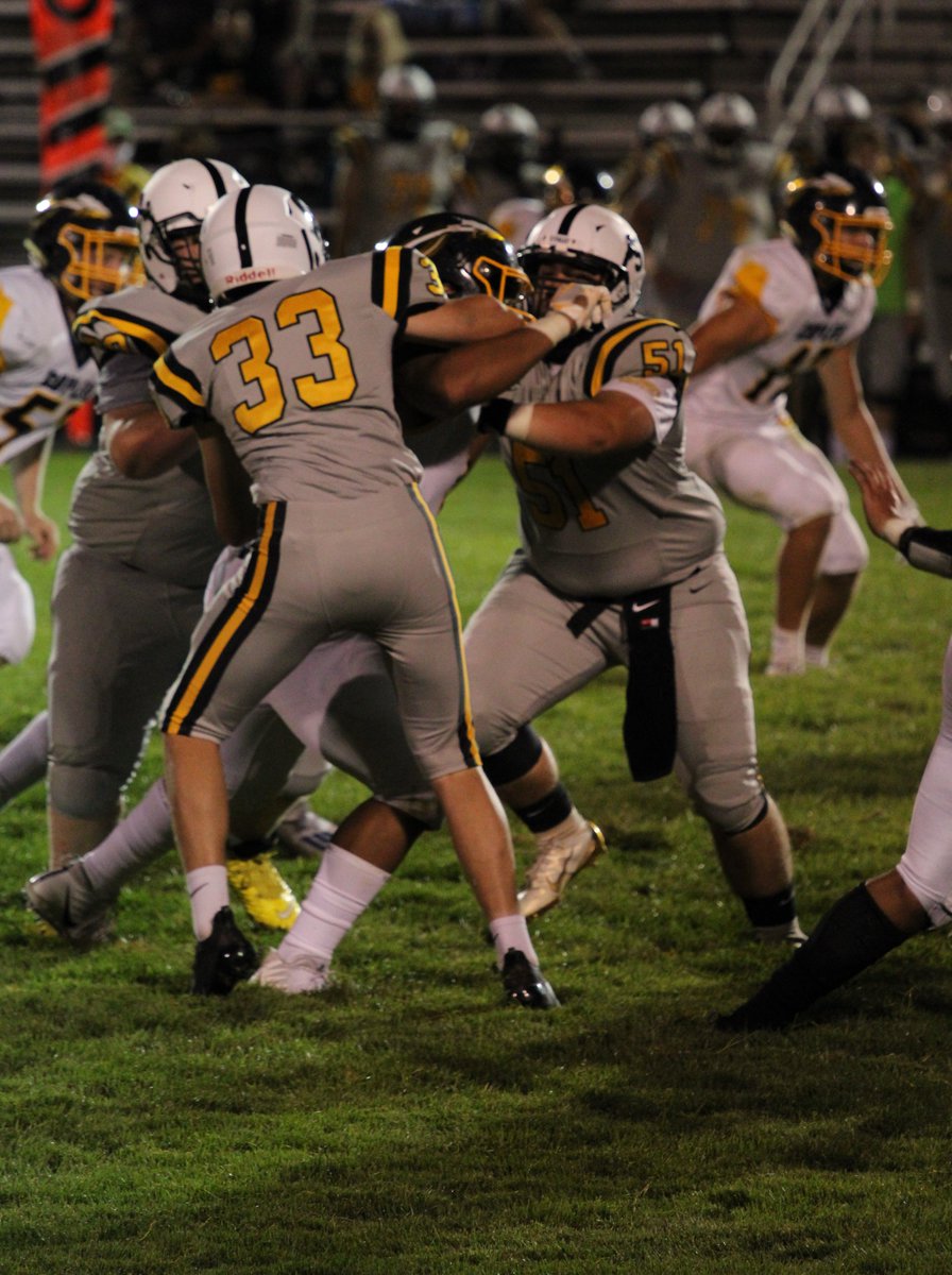 SPatriceRobinso's tweet photo. Some great shots of @LandonRobinson at tonight's game and win against Cuyahoga Falls. Focus on the target and stay with it.
#tripleteam #qualitydefense https://t.co/baux4mz4hu
