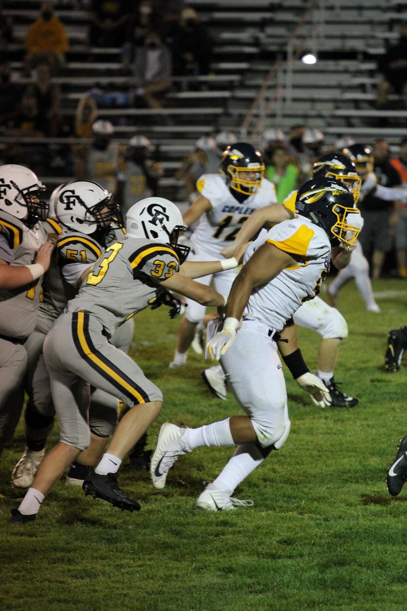 SPatriceRobinso's tweet photo. Some great shots of @LandonRobinson at tonight's game and win against Cuyahoga Falls. Focus on the target and stay with it.
#tripleteam #qualitydefense https://t.co/baux4mz4hu