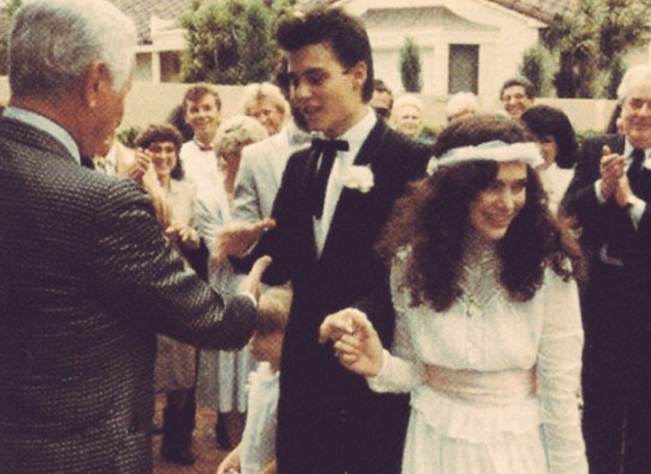  #JohnnyDepp &  #LoriAnneAllison were married for 2 years(1983-1985).2016:"He never even screamed.He would never lay a hand on a woman.He is a “soft person” who loves animals" (they had a dog back then,he was more loving with the pooch than most parents are to their kids)