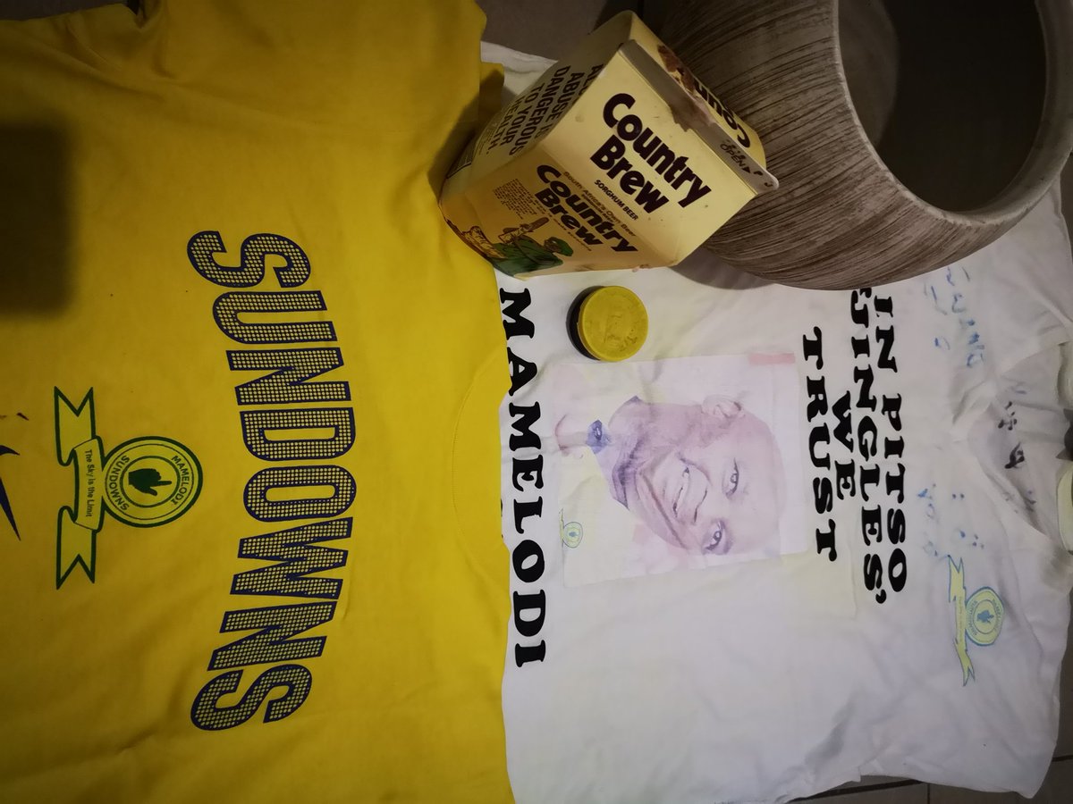 Badimo Bama Sandawana rekgopela leserehlanamele reletsheletshe bjala lemotsoko refefeng komiki yarona katsheno.. Kaboyellooooo..lets repeat it again coach and boys.. KBY Believe it or not we are going to take the league again. The champagne is nw on in our hands