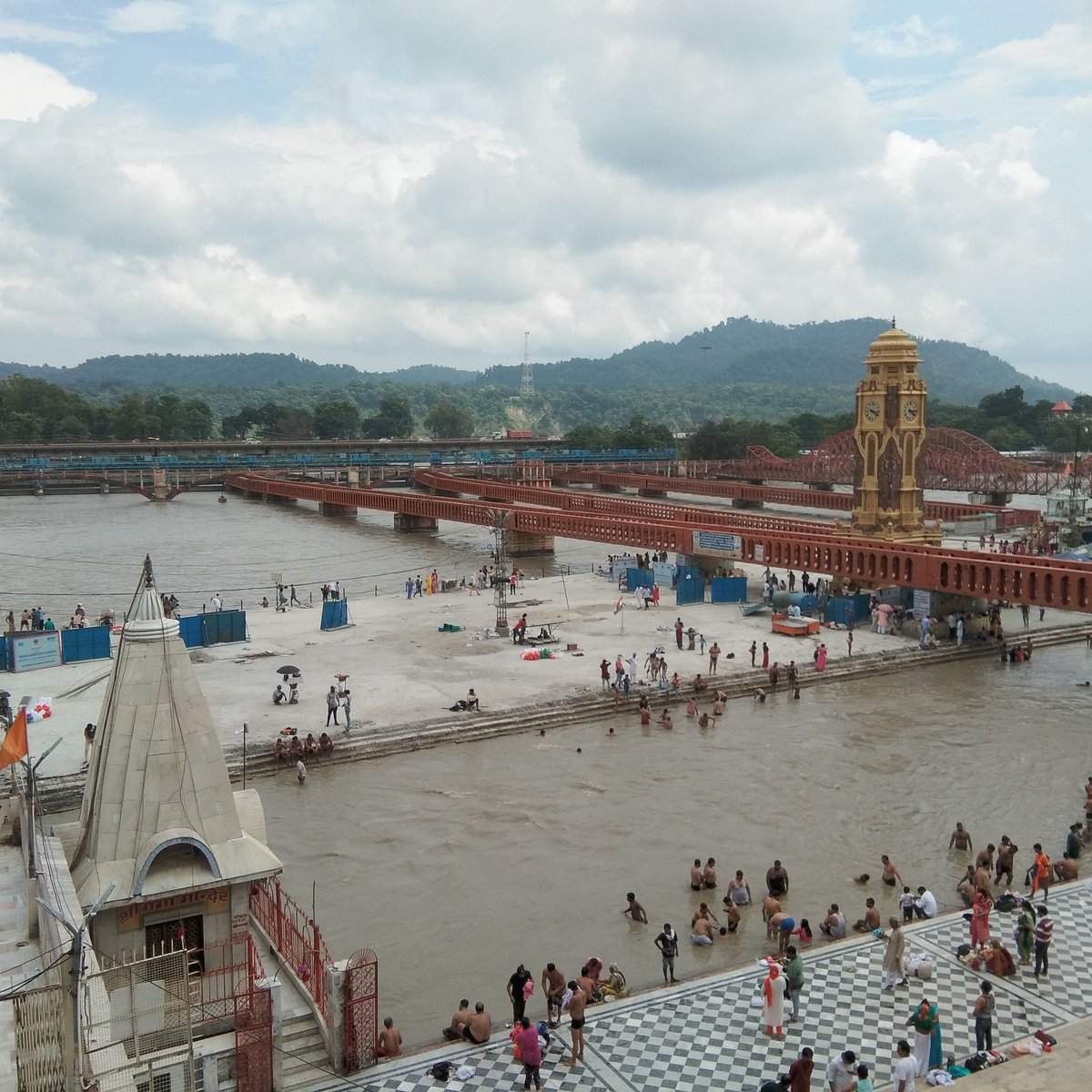 India___Tourism's tweet photo. #Haridwar i.e Hari (#Vishnu) and Dwar (Gateway) to #Uttarakhand which holds some of the prominent temples for worship majorly #Chardham. On the bank of River, the #Gange holds pilgrimage significance and one among the four centers where #Khumb Mela took place after every 12 Years https://t.co/luGESF3Ked