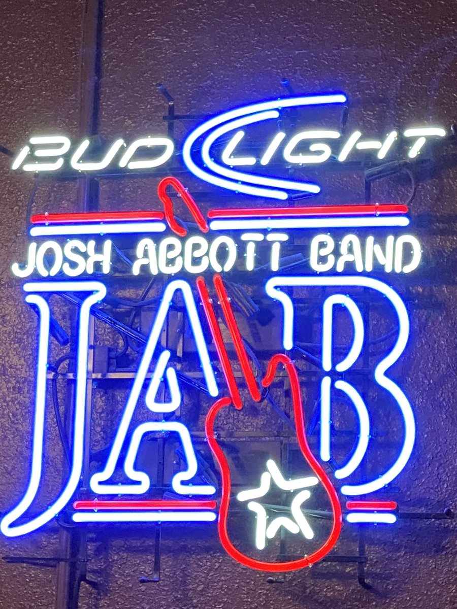 HakebS18's tweet photo. Hey @joshabbottband  you are kinda famous @BillyBobsTexas  ❤️ https://t.co/1eTDOY6aWw