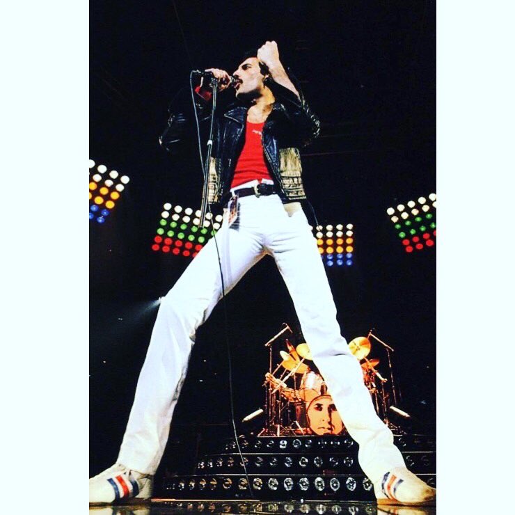 Happy 74th Birthday Freddie Mercury    Your songs always cheer me up, give me courage. 

I still love you... 