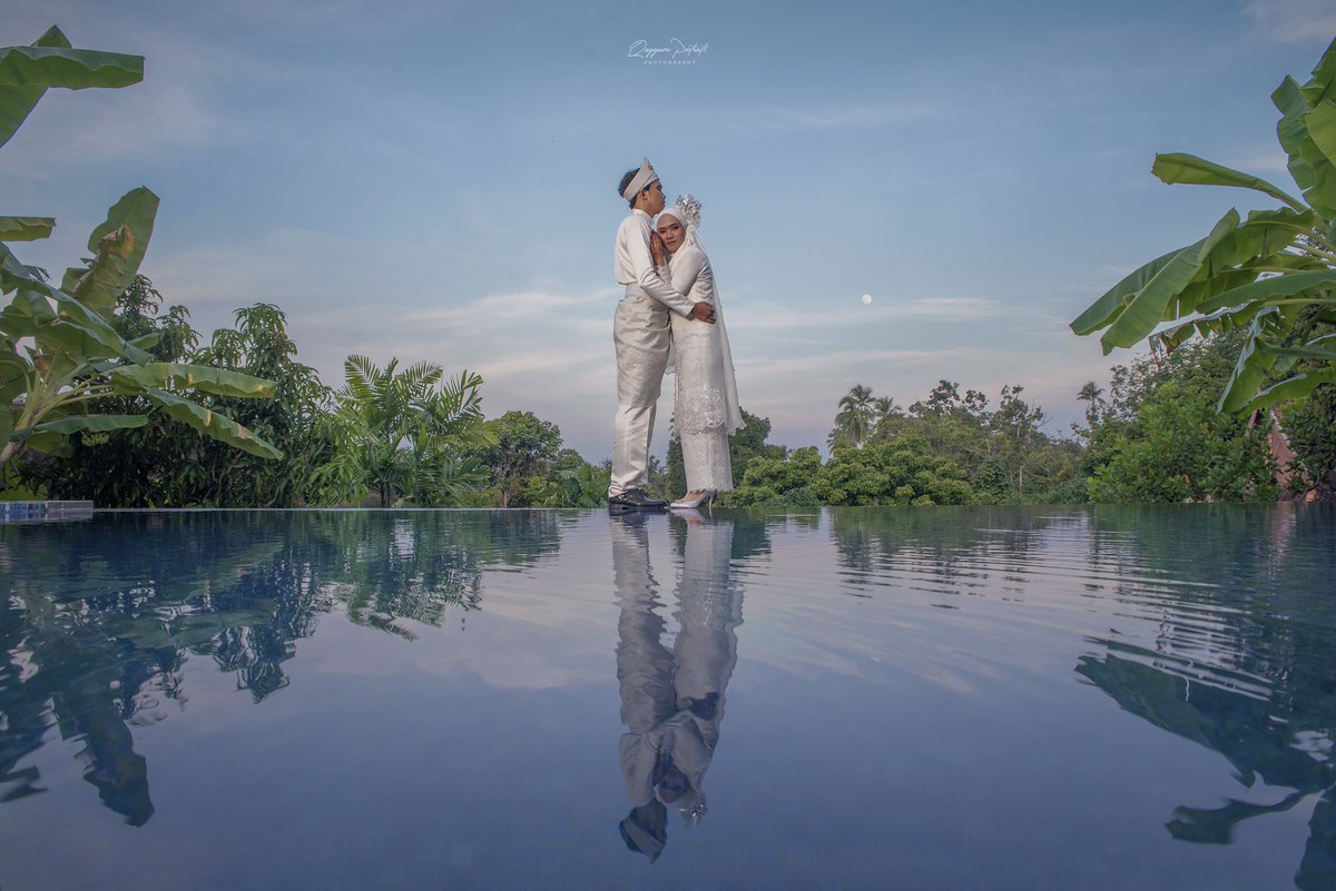 hisyam____'s tweet photo. Alhamdullilah pada 30/8/2020 yang lepas saya sah bergelar sebagai seorang suami. Tidak kurang hebatnya juga photographer yang kami hire untuk merakamkan moment indah kami. Alhamdullilah semuanya berjalan dengan lancar dan gambar2 pun on point semuanya. Boleh terus scroll ke bawah https://t.co/JNKLgm7n07