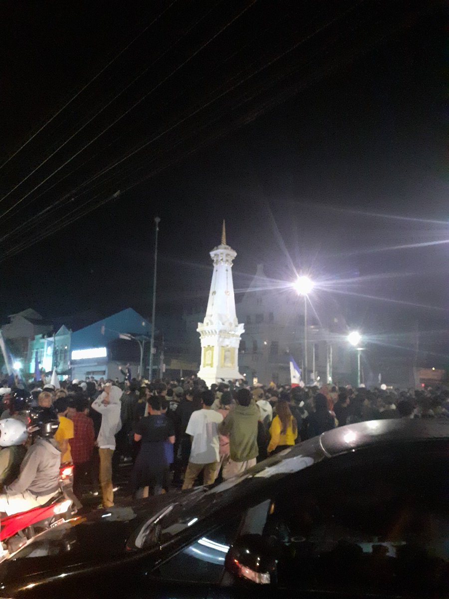 BlueSpongebobb's tweet photo. Selamat bertambah usia Cinta, liga 1nya jangan lupa ya @PSIMJOGJA 💙 #91orytime https://t.co/kEozUA6Zgk