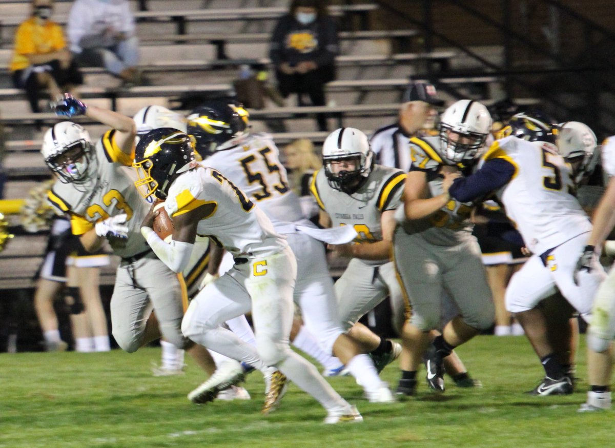 SPatriceRobinso's tweet photo. @landonrobinson and Nick Ezzie... move over RB Aaron Clayton coming through. #Touchdown #qualityOL #qualitydefense https://t.co/j6uHXDnMuI