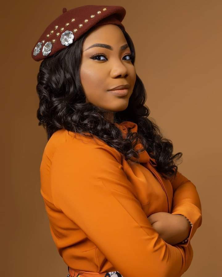 Portharcourtmag's tweet photo. Happy Birthday inspirational gospel singer, Mercy Chinwo.
For the Love of the gospel and good music, kindly RT https://t.co/ELRKVJloVR