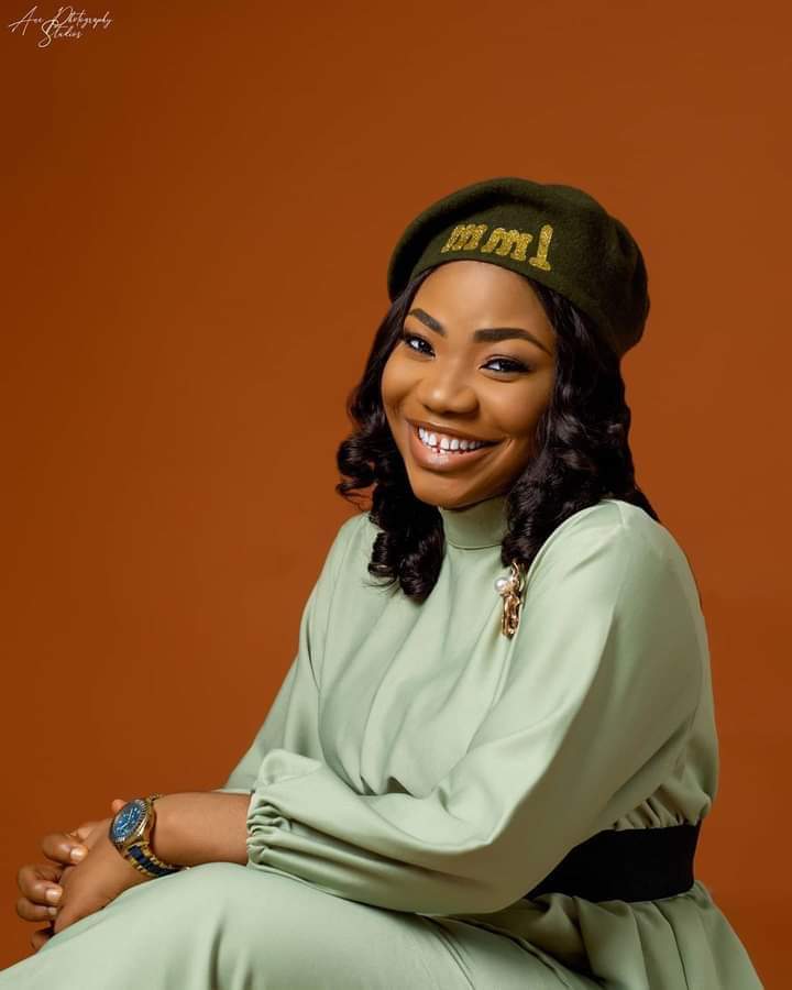 Portharcourtmag's tweet photo. Happy Birthday inspirational gospel singer, Mercy Chinwo.
For the Love of the gospel and good music, kindly RT https://t.co/ELRKVJloVR