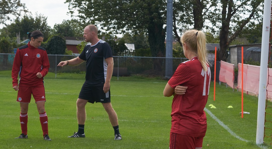 WorthingFCWomen's tweet image. Happy birthday to @WorthingFCWomen Head Coach @Chichestermatt1. Enjoy the celebrations 🥳🎂

#NiceSocks

Photo credit: @OneRebelsView