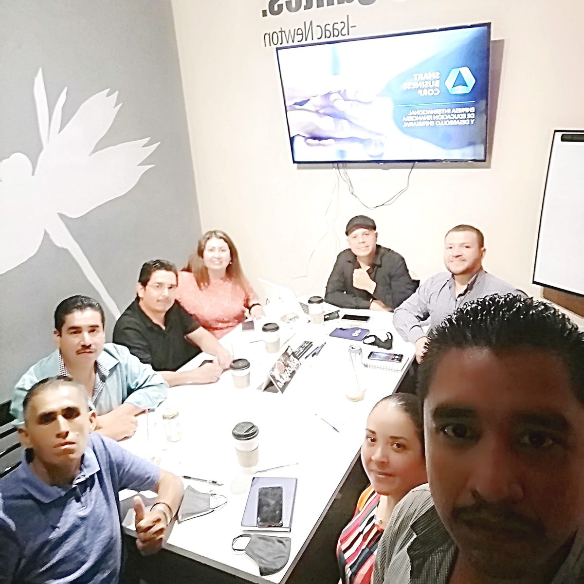 chuyguzman0's tweet photo. Hoy fue un gran día con el equipo SMART, definiendo las próximas metas. https://t.co/j92WmHK4Ga