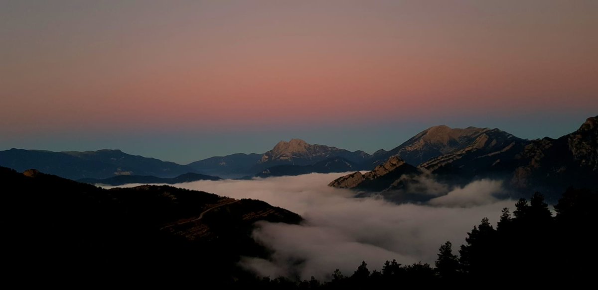 refugiderebost's tweet photo. Aquest setembre ens regala cada dia una sortida de sol plena de màgia al #refugirebost @meteocadi @meteopirineu @estelsiplanetes @ARAmeteo @btveltemps 
 @eltempsTV3 https://t.co/RccSAjCYGl