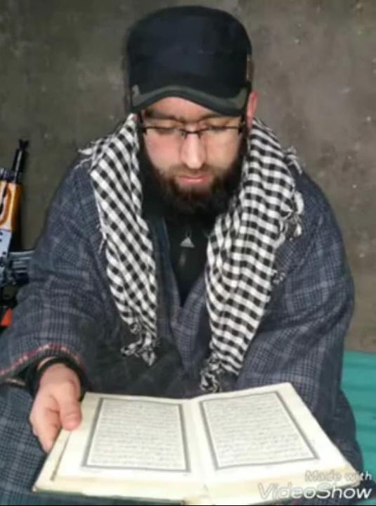 fatihahhx62's tweet photo. Martyr Riyaz Naiko was also a maths Teacher. He later took up arms against Indian tyranny in his quest for independence and fought for freedom till eight years.💔🥀

Happy teachers day to India Occupied Kashmir🥺
#HappyTeachersDay https://t.co/qAe7HiSpT2