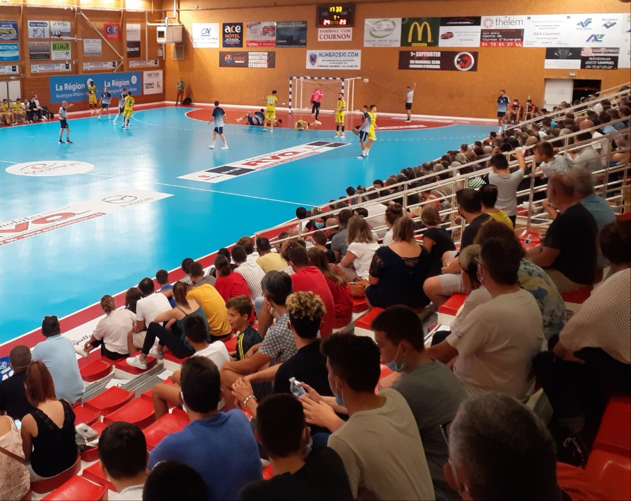 FrancoisRAGE's tweet photo. Bravo au @handballCournon pour sa victoire et l'organisation de cette belle soirée de Hand avec @teamchambe et @limogesHandball 🤾‍♂️ https://t.co/uiPXCMzDe9