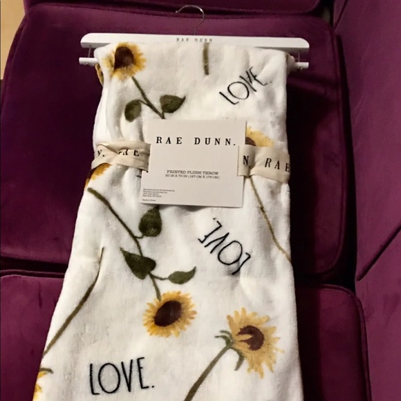 BooBaxter_62's tweet photo. So good I had to share! Check out all the items I'm loving on @Poshmarkapp #poshmark #fashion #style #shopmycloset #raedunn: https://t.co/jFhVu36GpC https://t.co/cOdUOqTF65