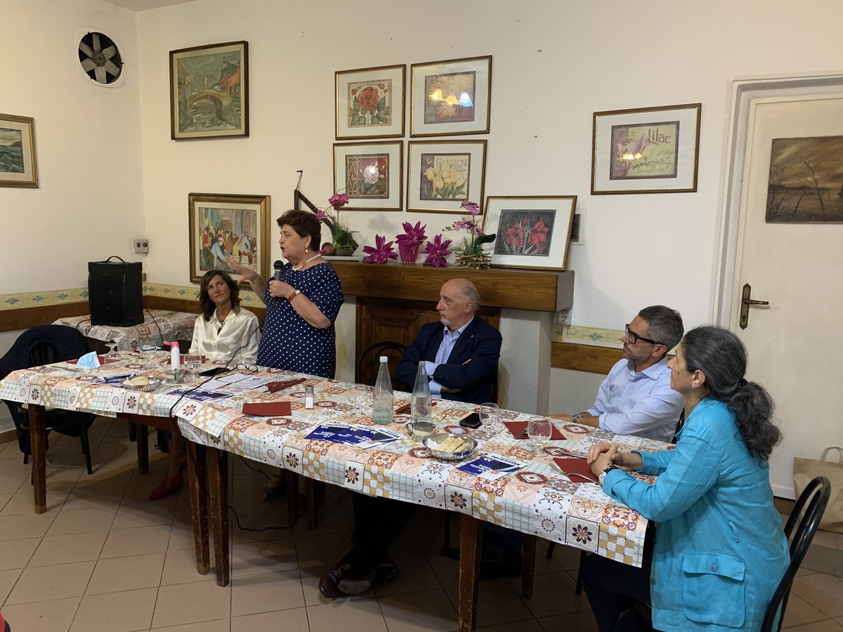 italiavivasp's tweet photo. Ieri sera con @TeresaBellanova, @raffaellapaita, @jurimichelucci e #AristideMassardo, insieme per la Liguria.
#MassardoPresidente 
@ItaliaViva https://t.co/5b47Ka6kUU