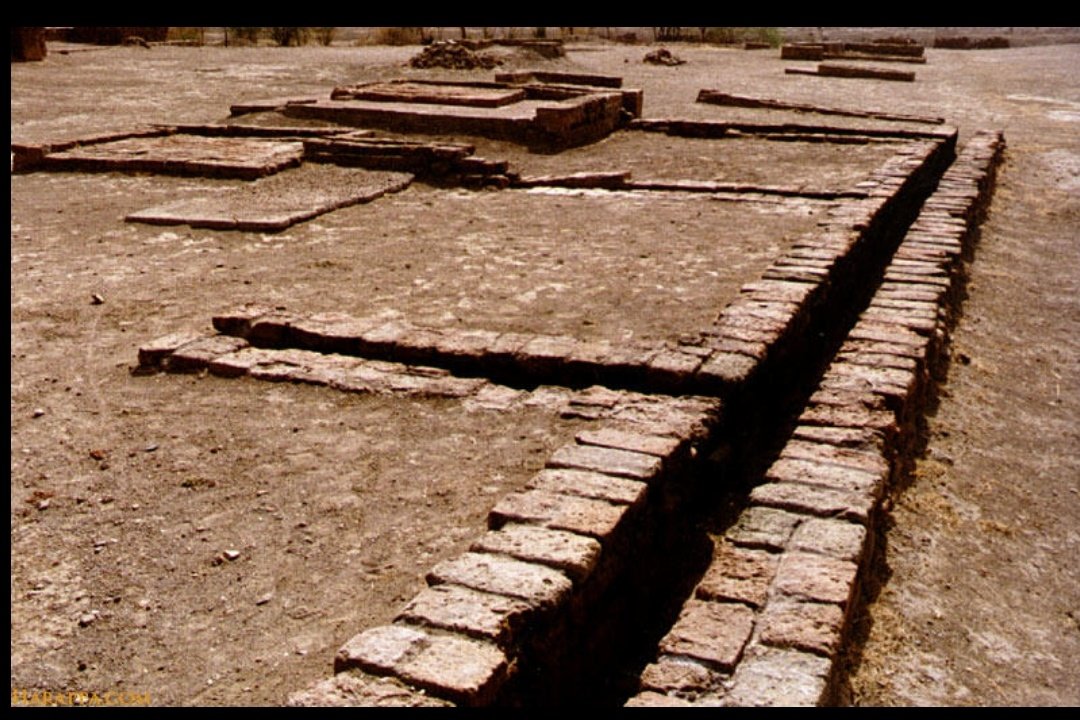 In this enclosure there large structure and is identified as a warehouse with a square platform and whose partly charred walls retain the impression of sealings.As we still struggle to create functional infrastructure & drainage systems in the modern age