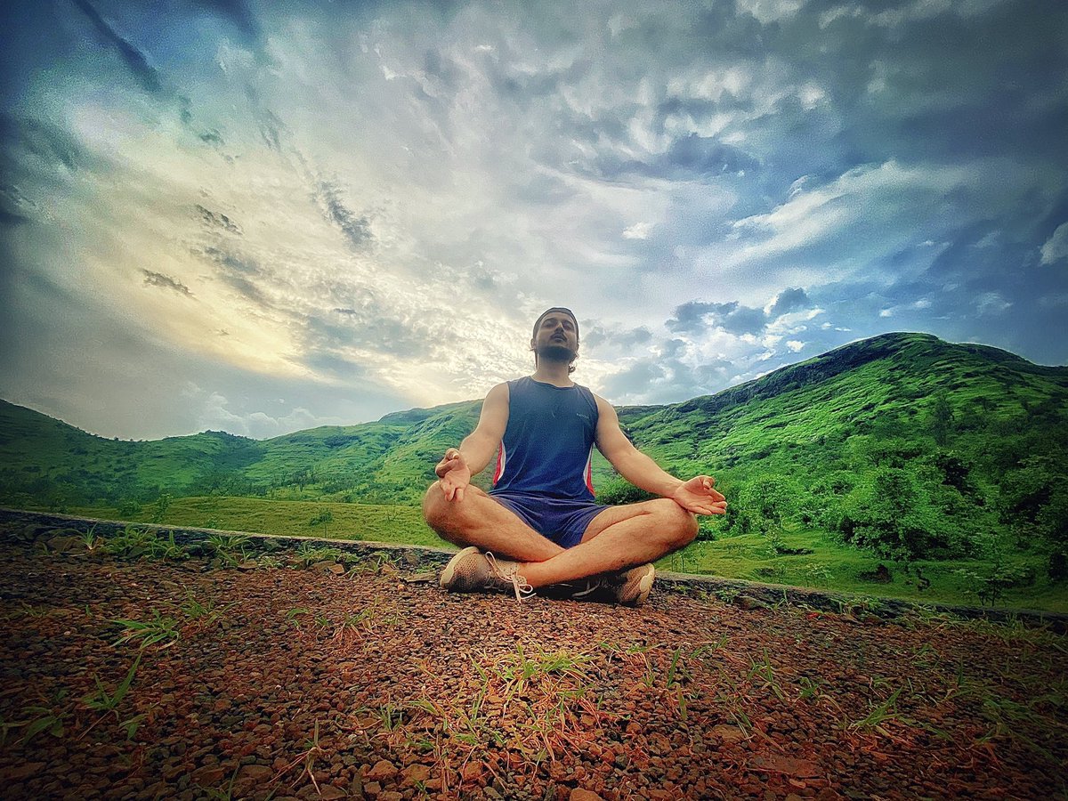 mehulvyasin's tweet photo. HAPPY SATURDAY make time for the little things that bring you joy TODAY.☘️🙌
.
.
.
.
.
.
.
.
.
.
.
.
.
.
.
#saturdayvibes #weekend #morning #yoga #nature #igatpuri #homeawayfromhome #2ndhome❤️ #foggcity #beingurself #peace #happiness #blessed #love #actor #actorslife🎬 #mehulvyas https://t.co/dCEjdsrW34