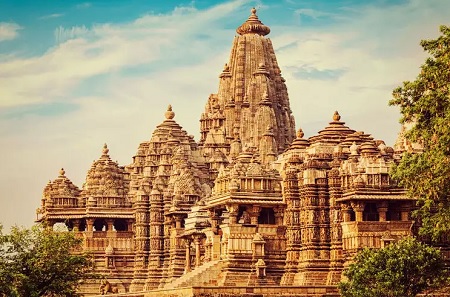 narendr4bjp's tweet photo. विष्णु बेकुण्ठ मंदिर🚩
जिसके सामने ताजमहल धुधला दिखाई देता है

मथुरा से आए 16हजार शिल्पकारो ने लगातार 7 साल मे मानव हाथो का चमत्कार हिंदू प्राचीन इंजीनियरिंग का बेमिसाल कीर्तिमान रच दिया

930 ईस्वी मे लक्ष्मण चंदेल द्वारा स्थापित इसलिए लक्षमण मंदिर भी कहलाता हे
खजुराहो मध्यप्रदेश https://t.co/q66ZCxUfUF