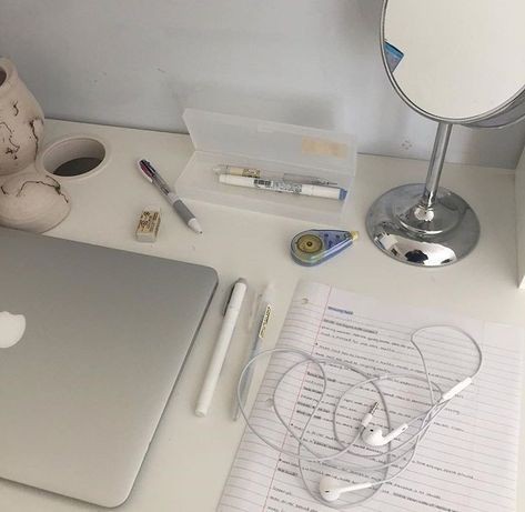 studiouseri's tweet image. hello! i'm new to #studytwt 📚 i need moots  :3

✎ you can call me eri [ she/her ]
✎ i'm currently in 10th grade ; 15yrs
✎ filo / from the ph #studytwtph 
✎ strengths :  english &amp;amp; chemistry 
✎ weakness : physics 
 ✎ wanted : friends

hope i can be friends with you all! ©