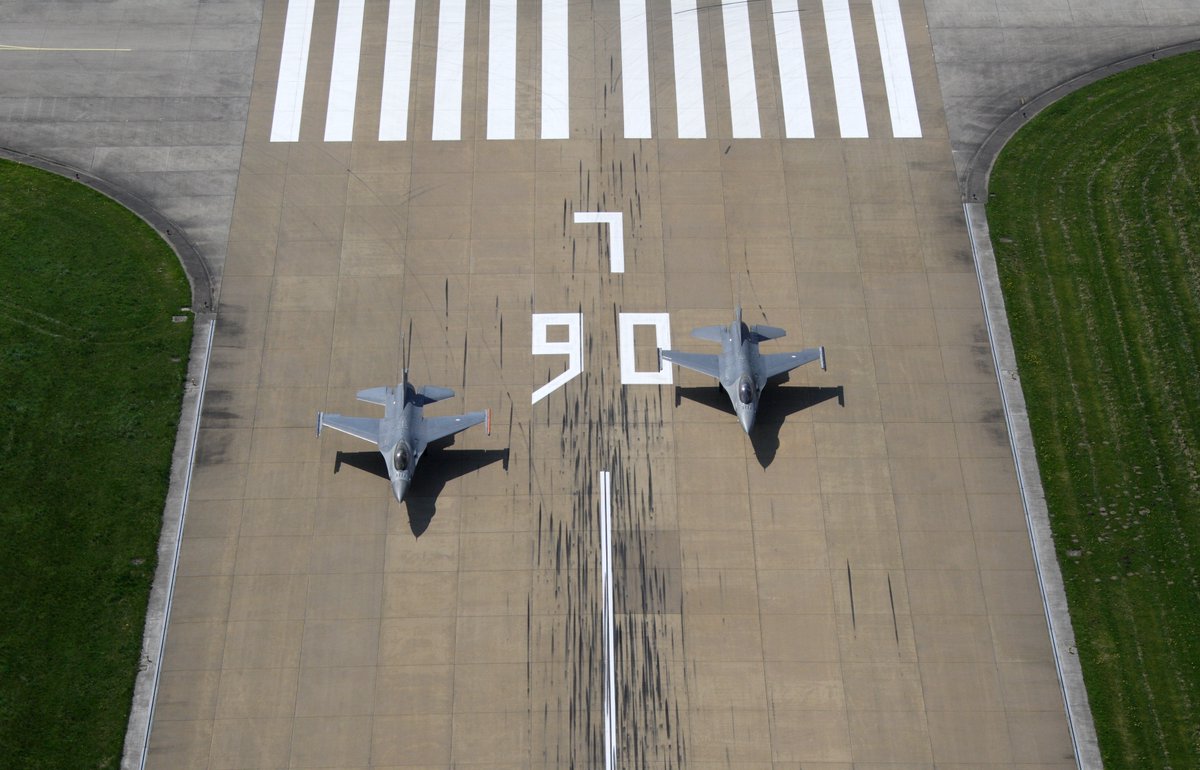 Vandaag voeren #F16 ’s van de <a href="/Kon_Luchtmacht/">Koninklijke Luchtmacht</a> een Missing man fly-by uit tijdens de jaarlijkse herdenking bij het Nationaal Indië Monument in Roermond.
<a href="/VlbVolkel/">Vliegbasis Volkel</a> zal deze fly-by uitvoeren. Onze F-16's vertrekken rond 13:00 uur en zijn rond 15:30 uur weer terug.
