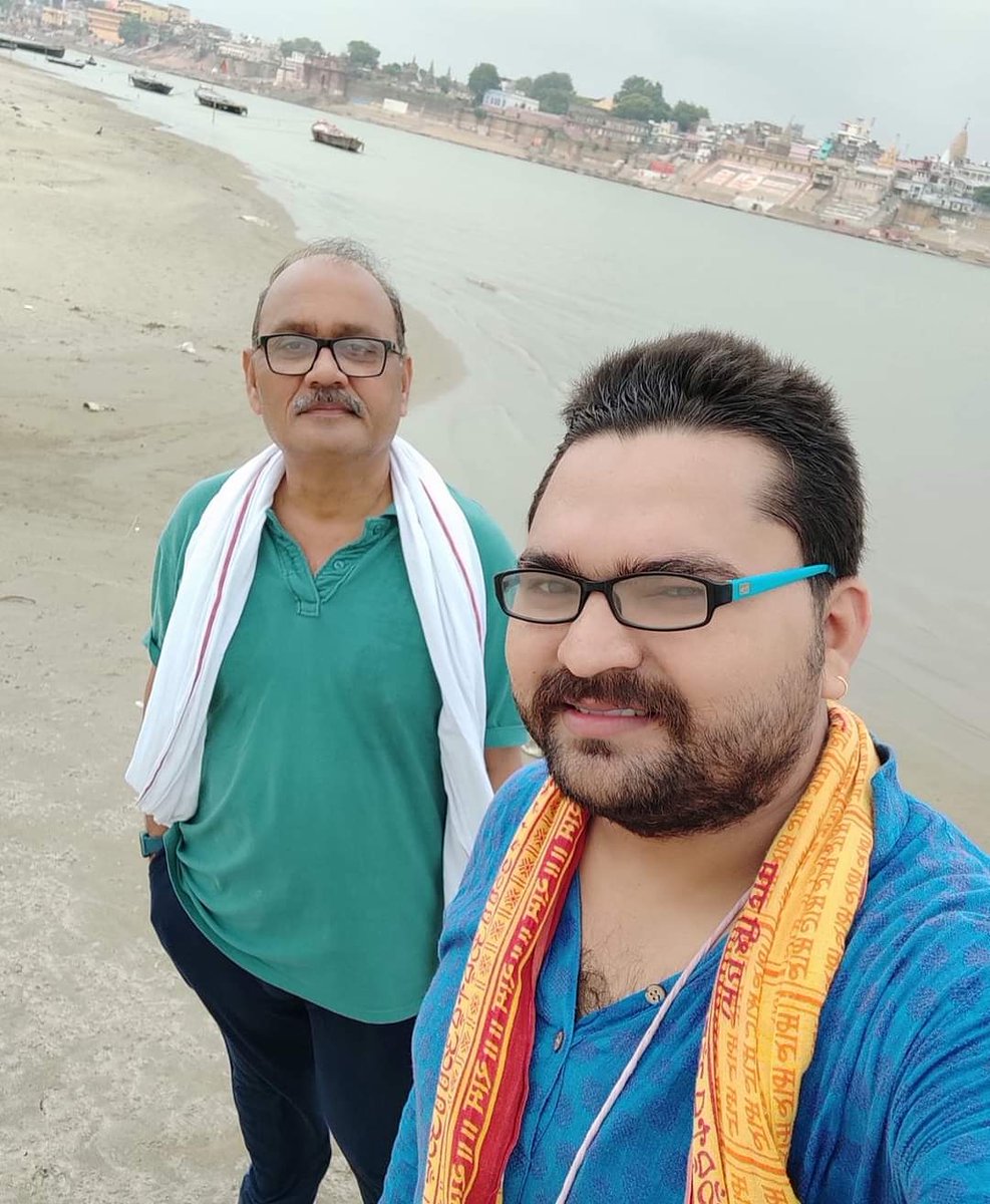 rotibankvns779's tweet photo. गुरु ब्रह्मा, गुरु विष्णु गुरु देवो महेश्वर, गुरु साक्षात् परमं ब्रह्मा तस्मै श्री गुरुवे नम:

अर्थात- गुरु ही ब्रह्मा है, गुरु ही विष्णु है और गुरु ही भगवान शंकर है. गुरु ही साक्षात परब्रह्म है. ऐसे गुरु को मैं प्रणाम करता हूं @Pradeep1881964 @SonuSood @avidandiya https://t.co/Ch9JrzYJot
