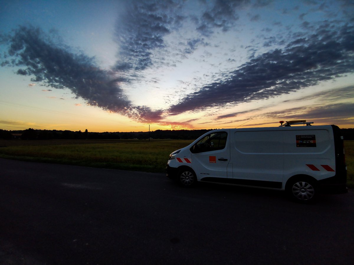 NicoRZD's tweet photo. Et c'est parti pour un samedi en RENFORT 🤙 #sunrise #Charente #Orange #DOGSO #UISO #ESFUISO https://t.co/0yCEBcIu1J