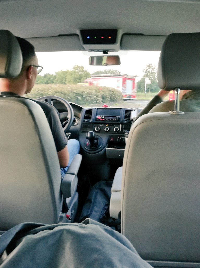 Vandaag op naar Wijster om realistisch te #oefenen. In colonne met twee TS'en en een PM. We oefenen samen met <a href="/brwfraneker/">Brandweer Franeker</a> op drie verschillende banen!
#schoolreisje #anderhalvemeter