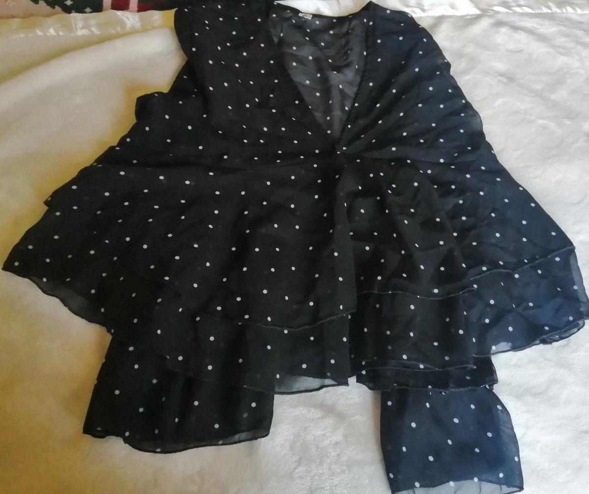 QalushSheila's tweet photo. Affordable ladies outfits for as low as 150kes. #IkoKaziKE @IkoKaziKenya
Prices photo No
1. Fancy spagh top @200kes size 8-10
2. Swim top @200kes size 12-16
3. Chiffon top @150kes size 8
4. Swimming suit @250kes size 12-14 https://t.co/x1MP9u8HBH
