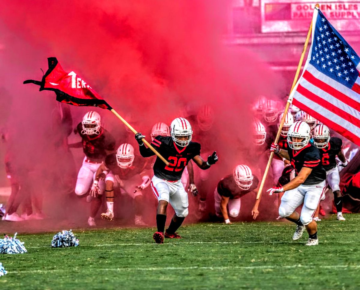 Great pic of team running on the field tonight.