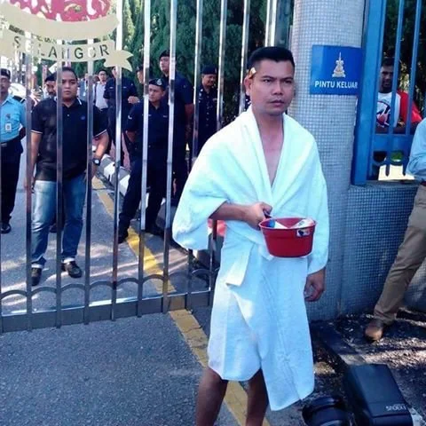jiajiunnhon's tweet image. Ladies and gentleman, the forgotten "hero" of #waterdisruption , hailing from the hometown of Sekinchan #Selangor, Mr #JamalYunos. 

#AirSelangor 
#Malaysia 
#LostNotForgotten