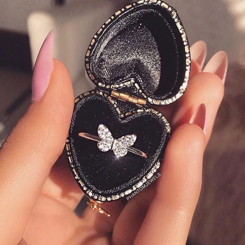 Butterflystore0 tweet picture