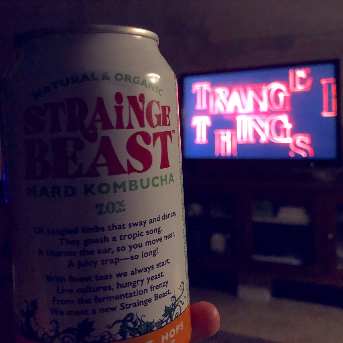 schac_attack's tweet photo. Figured I’d finally see what the fuss is about.
#StraingeBeast #StrangerThings #HipsterJuice https://t.co/dmim9c76um