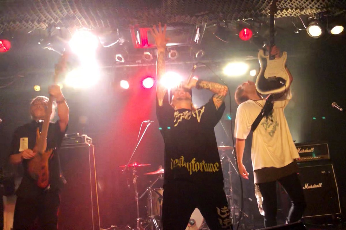 NYF_official's tweet photo. 【ThreeBack x OET pre."LOUD TRIBE"】
NYF初の北海道2DAYS無事に終了致しました!
関係者各位、対バンの皆様や足を運んで下さった皆様ありがとうございました!!
またライヴハウスでお会いしましょう🔥
#ThreeBack #札幌SPiCE #OET #ANGRYFROGREBIRTH #NYF https://t.co/7x3h5yLxJa
