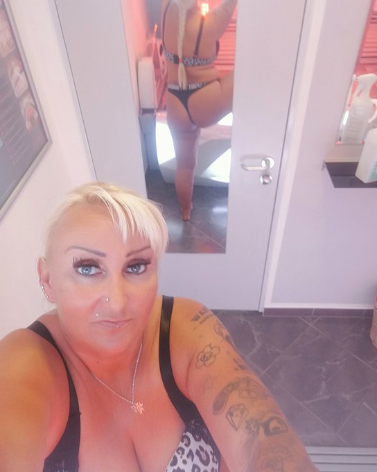 Moin moin Jungs 🌞 #goodmorning #germangirl #sexy #solarium #solariumselfie #blondie #braunehaut #PlusSizeModel<a href="/tag/goodmorning"class="tags">#goodmorning</a><a href="/tag/germangirl"class="tags">#germangirl</a><a href="/tag/sexy"class="tags">#sexy</a><a href="/tag/blondie"class="tags"><span>#blondie</span></a><a href="/tag/plussizemodel"class="tags"><span>#plussizemodel</span></a><a href="/tag/bigboobs"class="tags"><span>#bigboobs</span></a><a href="/tag/bigass"class="tags"><span>#bigass</span></a><a href="/tag/solarium"class="tags"><span>#solarium</span></a>