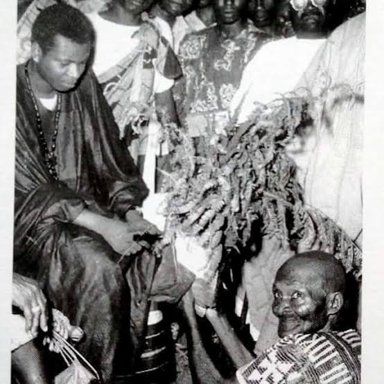 Counterbalancing the Awujale was the Osugbo (known as the Ogboni in other parts of Nigeria), a council of all free born, titled men that acted as the kingdom's courts. Like other African society Ijebu was divided into three age ranks, and these groups each had their own leaders.