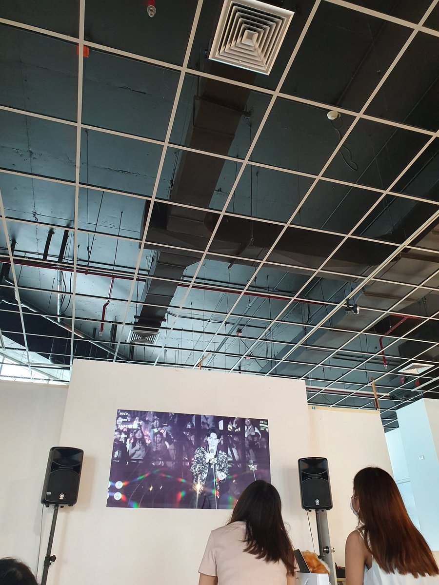 อยู่ตรงนี้นะคะ ทำตาม rule แล้วรับได้เลยค่ะ
#ThehoursBoZhan #BoZhanAnniversary0905