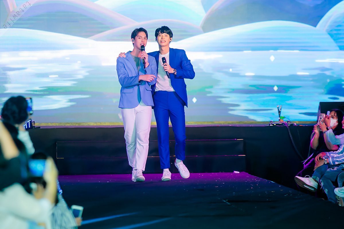 Jumsommanat's tweet photo. ในที่สุดมี๊ก็จะได้ไปเจอหนูทั้งสองคนแล้วนะน้ำตาจะไหลไว้เจอกันค๊าบขอบคุณพี่ๆน้องบ้านTap2gether นะคะที่ช่วยกดบัตรให้ #bbrightvc #winmetawin #Tap2gether ขออนุญาตเจ้าของภาพนะคะ https://t.co/P1ZRuXf5Hb