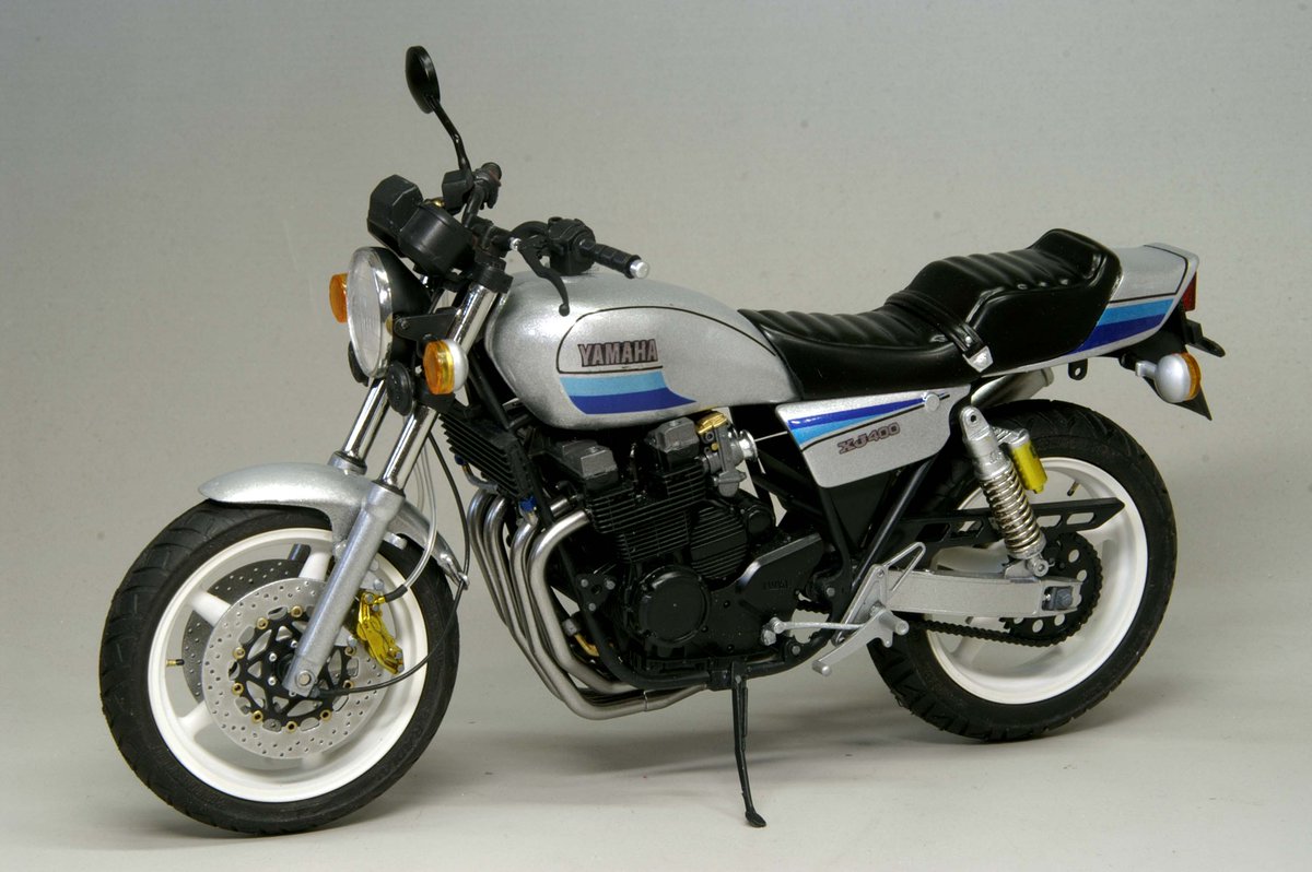 AishimaのXJ400D、昔の愛車です。 実車と大きく違うタンクをXJらしい形